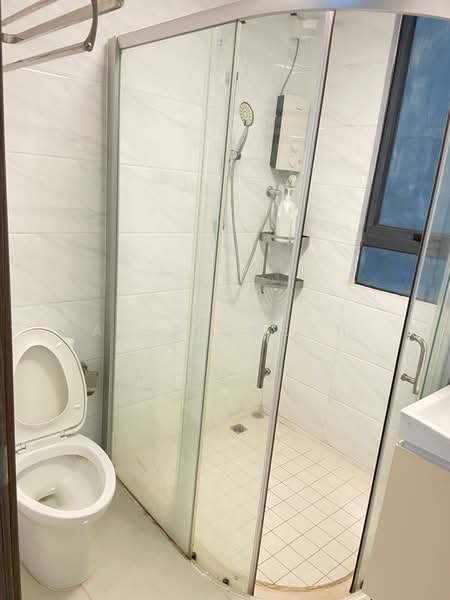 Pangsapuri untuk Disewa di Starview Bay @ Forest City - Alex Cheah - Master Bathroom - PropertyGuru.com.my