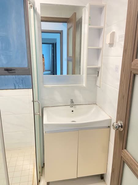 Pangsapuri untuk Disewa di Starview Bay @ Forest City - Alex Cheah - Master Bathroom - PropertyGuru.com.my
