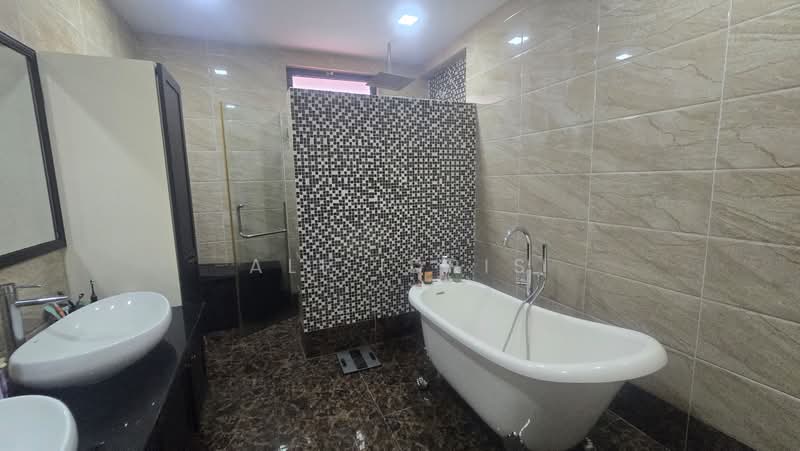 Rumah Banglo untuk Dijual di Alam Damai (Cheras) - Ali Idris - Bathroom - PropertyGuru.com.my
