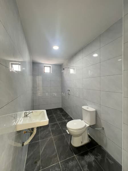 Rumah Teres 2 Tingkat untuk Dijual di Taman Sri Skudai (Skudai) - Lynn SL - Bathroom - PropertyGuru.com.my