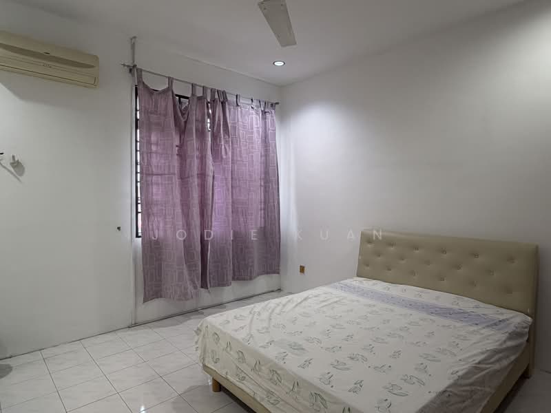 2-storey Terraced House for Sale in Taman Lapangan Melodi (Ipoh) - Jodie Kuan - MASTER BEDROOM - PropertyGuru.com.my