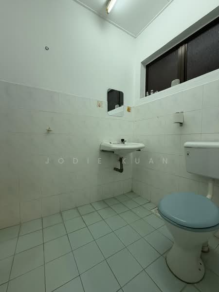 2-storey Terraced House for Sale in Taman Lapangan Melodi (Ipoh) - Jodie Kuan - BATHROOM 3 (COMMON BATHROOM) - PropertyGuru.com.my