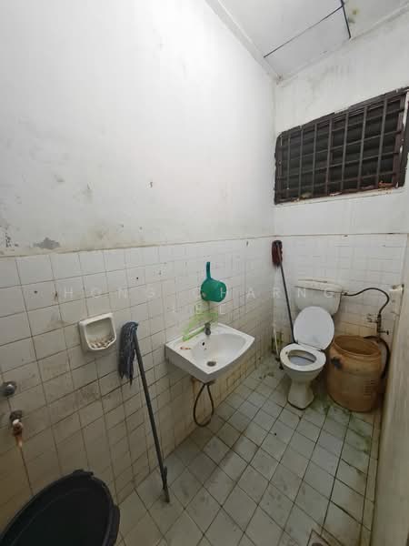 Shop / Office for Rent in Johor Bahru (Johor) - Hong Charng Lee - Bathroom - PropertyGuru.com.my
