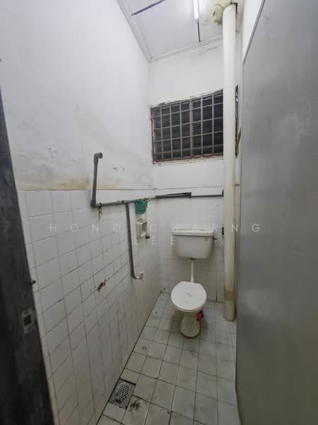 Shop / Office for Rent in Johor Bahru (Johor) - Hong Charng Lee - Bathroom - PropertyGuru.com.my