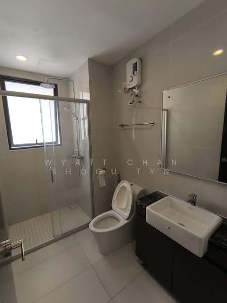 Condominium for Rent at Kings Bay @ Country Garden Danga Bay - Wyatt Chan Shoou Tyn - Bathroom - PropertyGuru.com.my