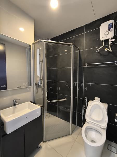 Condominium for Rent at Kings Bay @ Country Garden Danga Bay - Wyatt Chan Shoou Tyn - Bathroom - PropertyGuru.com.my