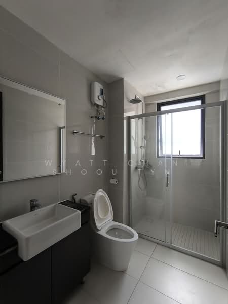 Condominium for Rent at Kings Bay @ Country Garden Danga Bay - Wyatt Chan Shoou Tyn - Bathroom - PropertyGuru.com.my