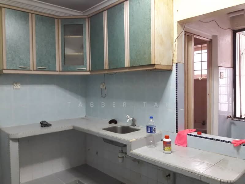 Flat for Sale at Pandan Lake View - Tabber Tan - Kitchen - PropertyGuru.com.my