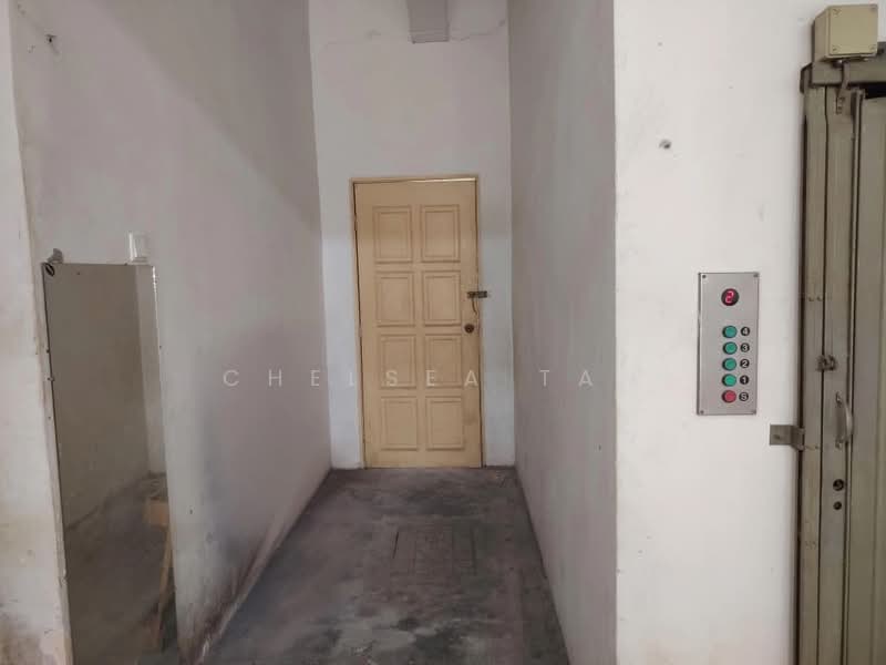 Shop for Rent in Seksyen U5 (Shah Alam) - Chelsea Tan - Corridor - PropertyGuru.com.my
