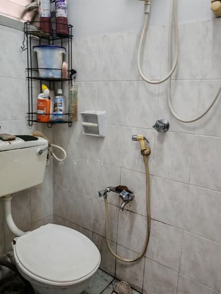 Apartment for Sale at Pangsapuri Cemara - Gavin Tham - Bathroom - PropertyGuru.com.my