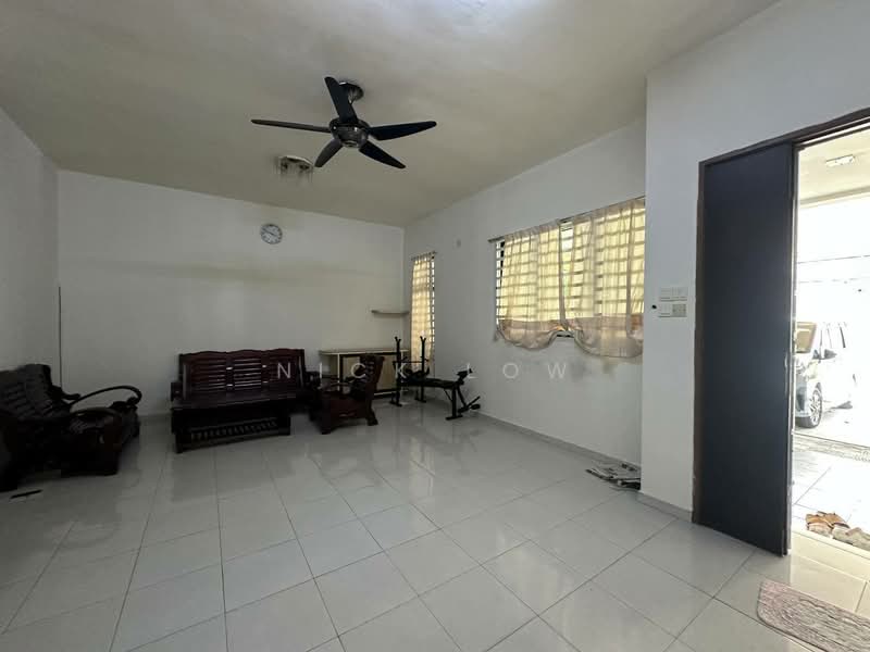 Rumah Teres 2 Tingkat untuk Disewa di Kulai (Johor) - Nick Low - Living Room - PropertyGuru.com.my