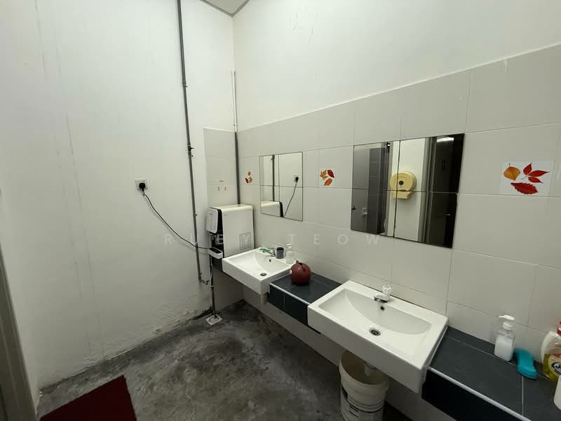 Shop for Sale in Bandar Seri Alam (Masai) - Ruby Teow - Bathroom - PropertyGuru.com.my