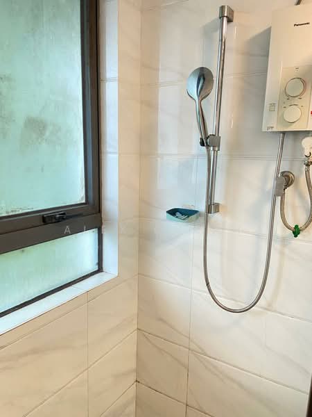Pangsapuri untuk Disewa di Starview Bay @ Forest City - Alex Cheah -  Master Bathroom - PropertyGuru.com.my
