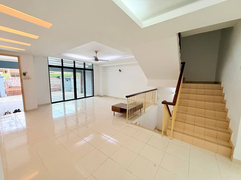 2.5-storey Terraced House for Rent in Ampang Saujana (Ampang) - Sam Jamal - Living Room - PropertyGuru.com.my