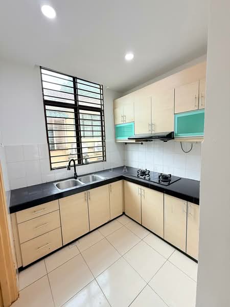 2.5-storey Terraced House for Rent in Ampang Saujana (Ampang) - Sam Jamal - Kitchen - PropertyGuru.com.my