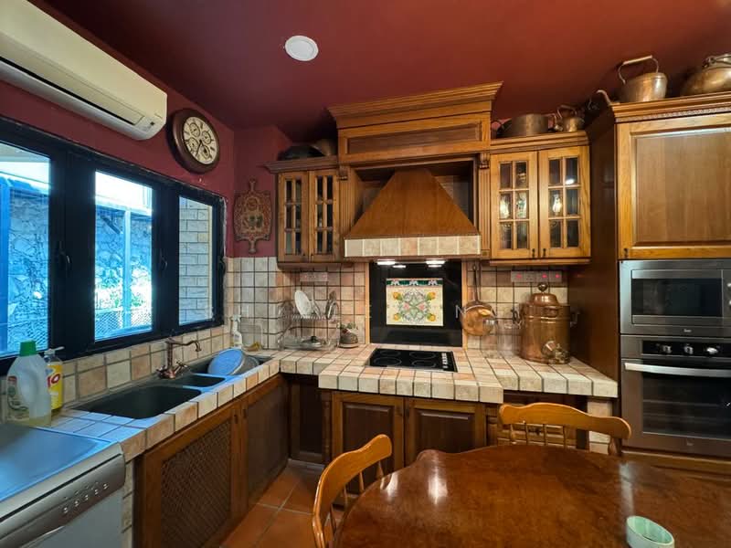 Rumah Berkembar untuk Dijual di Seksyen 17 (Petaling Jaya) - Shirley Ng - Kitchen - PropertyGuru.com.my