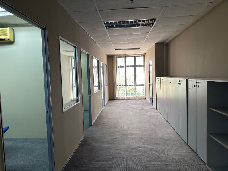 Pejabat untuk Disewa di Petaling Jaya (Selangor) - Owen Wong - Corridor - PropertyGuru.com.my