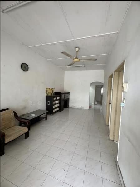 1-storey Terraced House for Rent in Taman Johor Jaya (Johor Bahru) - Robbie Tan - Living Room - PropertyGuru.com.my