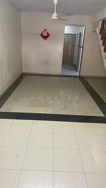 Rumah Teres 2 Tingkat untuk Disewa di Taman Johor Jaya (Johor Bahru) - Robbie Tan - Interior - PropertyGuru.com.my