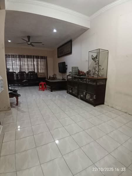 Rumah Teres 2 Tingkat untuk Dijual di Taiping (Perak) - Beeky Lee - Living Room - PropertyGuru.com.my