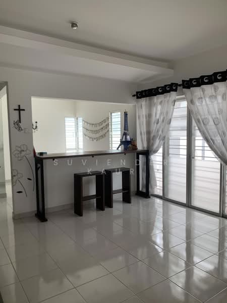 2.5-storey Terraced House for Sale in Taman Putra Prima (Puchong) - Suviender Kaur - Living Room - PropertyGuru.com.my