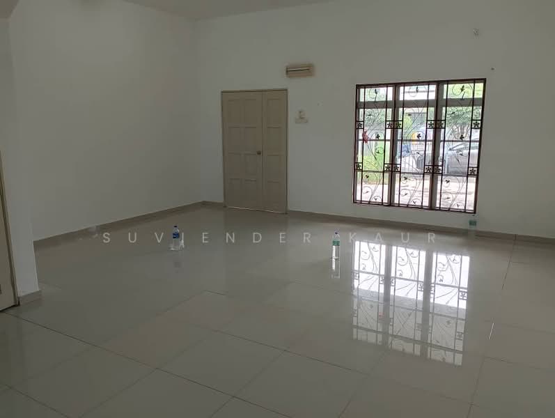 2-storey Terraced House for Sale in Jenjarom (Selangor) - Suviender Kaur - Living Room - PropertyGuru.com.my