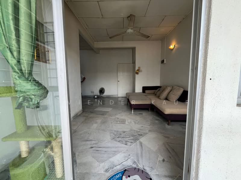 Pangsapuri untuk Dijual di Subang Perdana Goodyear Court 6 - Suviender Kaur - Living Room - PropertyGuru.com.my