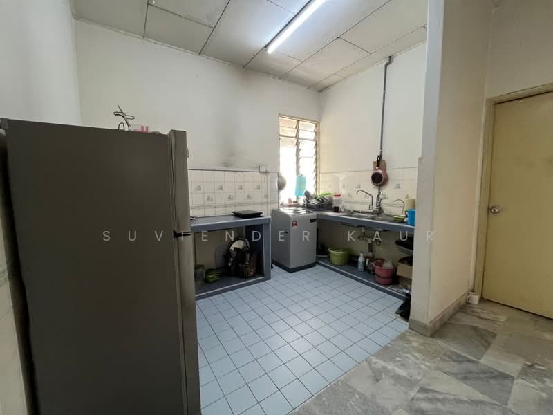 Pangsapuri untuk Dijual di Subang Perdana Goodyear Court 6 - Suviender Kaur - Kitchen - PropertyGuru.com.my