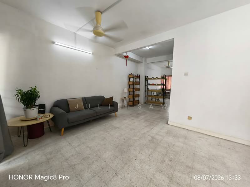 Rumah Teres 2 Tingkat untuk Disewa di Taman Sea (Petaling Jaya) - Julie Saw - Living Room - PropertyGuru.com.my