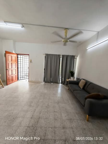 Rumah Teres 2 Tingkat untuk Disewa di Taman Sea (Petaling Jaya) - Julie Saw - Living Room - PropertyGuru.com.my