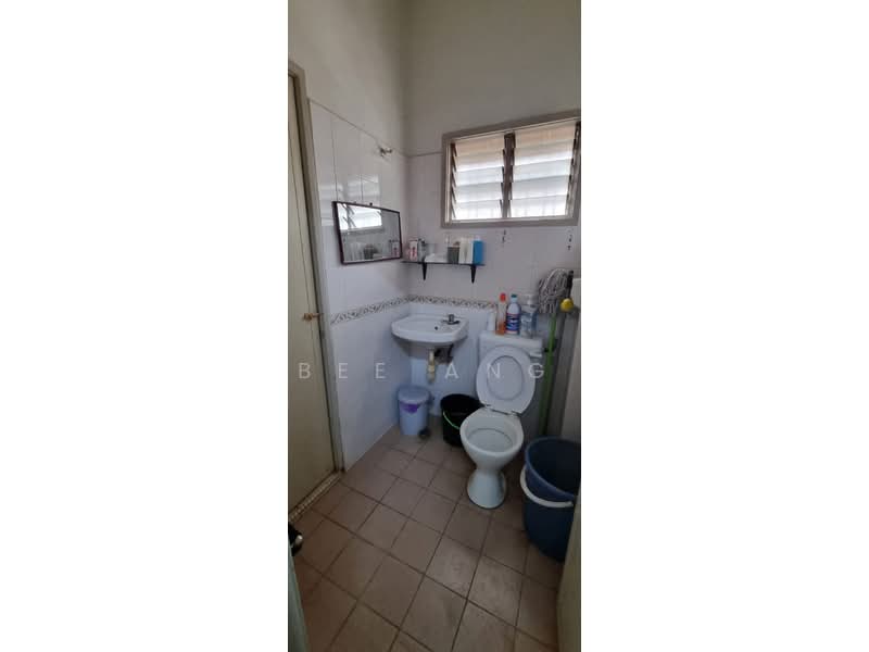 Rumah Teres 2 Tingkat untuk Dijual di Taman Putra Prima (Puchong) - Bee Ang - Bathroom - PropertyGuru.com.my