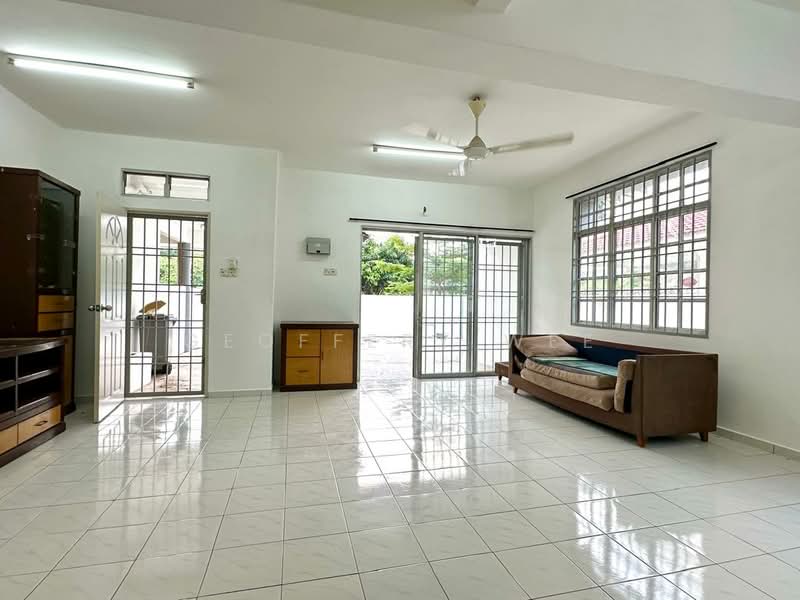 Rumah Teres 2 Tingkat untuk Disewa di Taman Cheng Utama (Cheng) - Geoffery Wee - Living Room - PropertyGuru.com.my