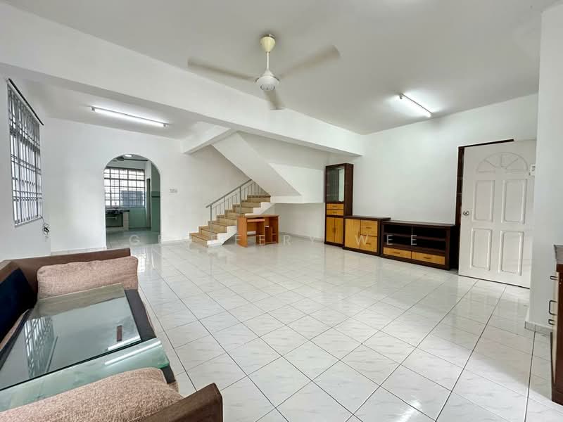 Rumah Teres 2 Tingkat untuk Disewa di Taman Cheng Utama (Cheng) - Geoffery Wee - Living Room - PropertyGuru.com.my