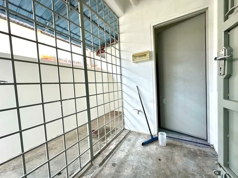 Rumah Teres 2 Tingkat untuk Disewa di Taman Cheng Utama (Cheng) - Geoffery Wee - Entrance - PropertyGuru.com.my