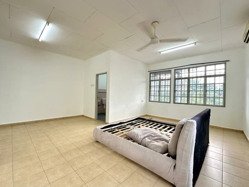 Rumah Teres 2 Tingkat untuk Disewa di Taman Cheng Utama (Cheng) - Geoffery Wee - Bedroom - PropertyGuru.com.my