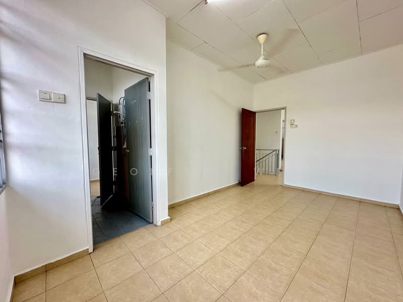 Rumah Teres 2 Tingkat untuk Disewa di Taman Cheng Utama (Cheng) - Geoffery Wee - Living Room - PropertyGuru.com.my