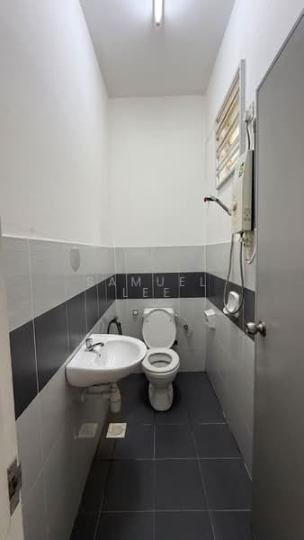Rumah Teres 2 Tingkat untuk Disewa di Taman Perniagaan Setia (Johor Bahru) - Samuel Lee - Bathroom - PropertyGuru.com.my