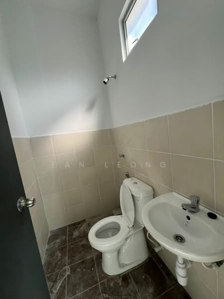 2.5-storey Terraced House for Rent in Taman Kundang Jaya (Rawang) - Ean Leong - Bathroom - PropertyGuru.com.my