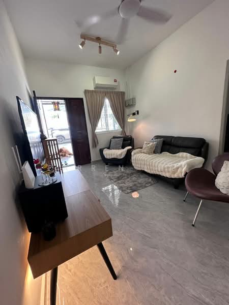 Rumah Teres 1 Tingkat untuk Dijual di Tanjung Tokong (Penang) - Darren Lye - Living Room - PropertyGuru.com.my