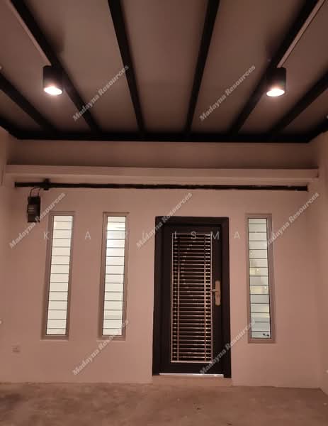 Rumah Teres 2 Tingkat untuk Disewa di Taman Johor Jaya (Johor Bahru) - Khairi Ismail - Entrance - PropertyGuru.com.my