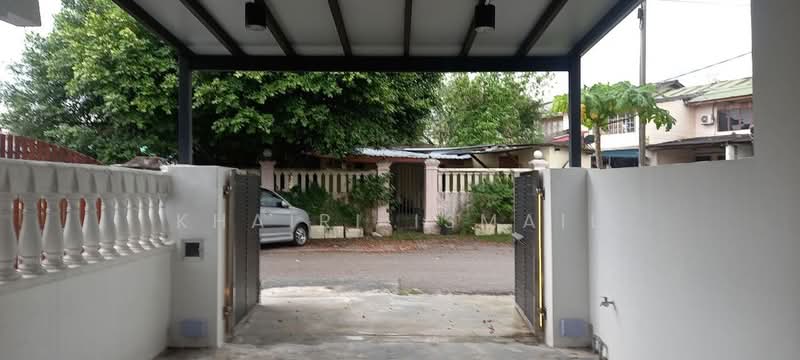 Rumah Teres 2 Tingkat untuk Disewa di Taman Johor Jaya (Johor Bahru) - Khairi Ismail - Exterior - PropertyGuru.com.my