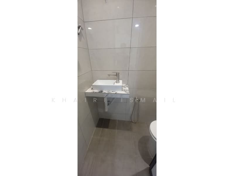 Rumah Teres 2 Tingkat untuk Disewa di Taman Johor Jaya (Johor Bahru) - Khairi Ismail - Bathroom - PropertyGuru.com.my
