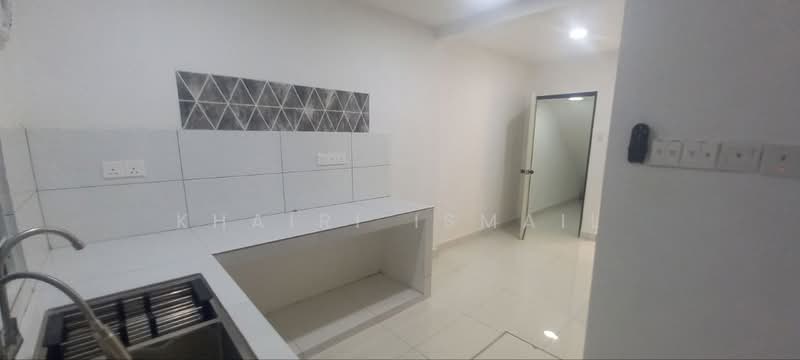 Rumah Teres 2 Tingkat untuk Disewa di Taman Johor Jaya (Johor Bahru) - Khairi Ismail - Kitchen - PropertyGuru.com.my