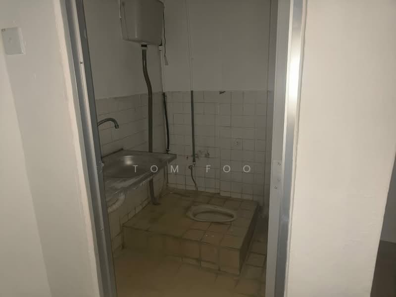 Kedai untuk Disewa di Ampang (Selangor) - Tom Foo - Bathroom - PropertyGuru.com.my