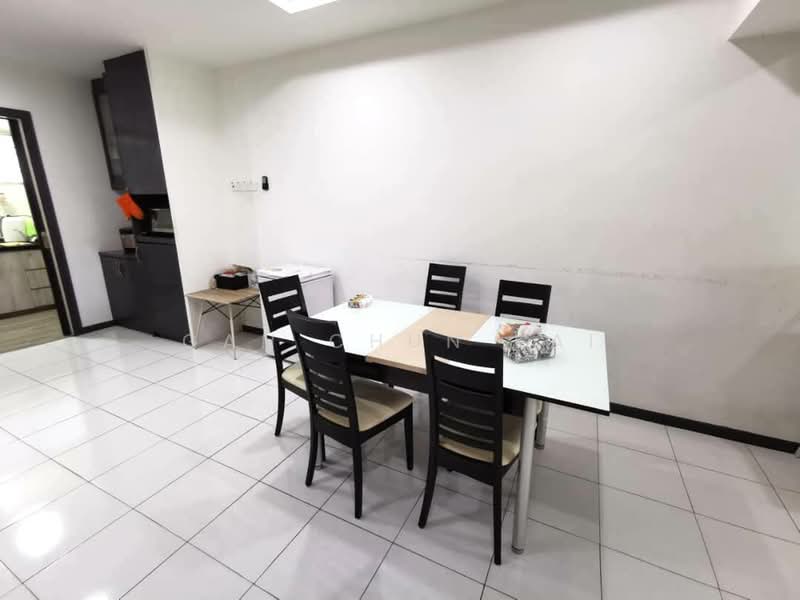 Pangsapuri untuk Disewa di Desa Bukit Dumbar - Gan Chun Kai - Dining Room - PropertyGuru.com.my