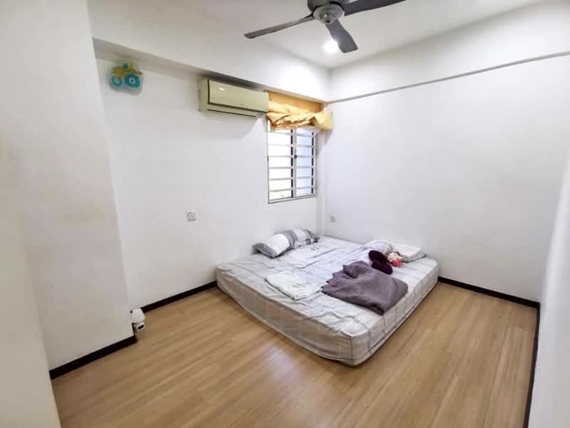 Pangsapuri untuk Disewa di Desa Bukit Dumbar - Gan Chun Kai - Bedroom - PropertyGuru.com.my