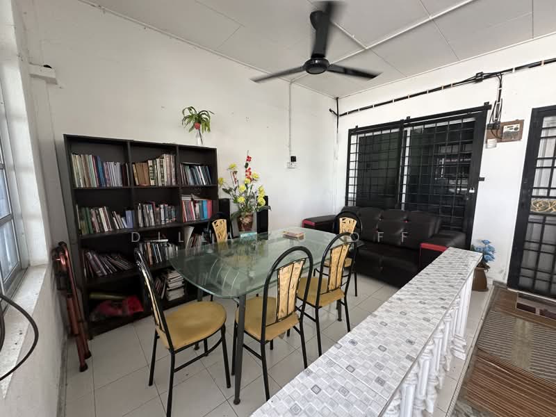 Rumah Teres 2 Tingkat untuk Dijual di Senawang (Negeri Sembilan) - DILLA YUSOFF - Living Room - PropertyGuru.com.my