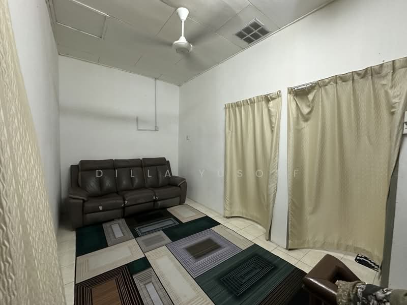 Rumah Teres 2 Tingkat untuk Dijual di Senawang (Negeri Sembilan) - DILLA YUSOFF - Living Room - PropertyGuru.com.my