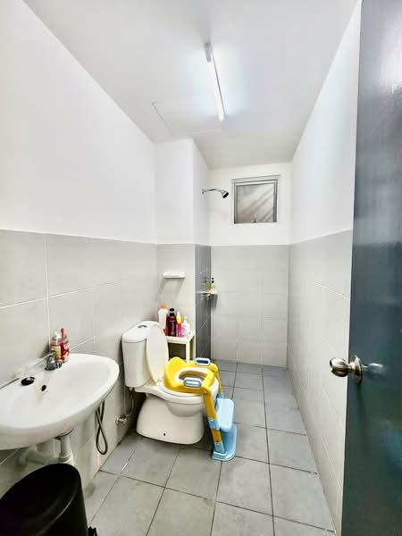 Service Residence for Rent at Kita Impian @ Cybersouth - Kar Hooi - Bathroom - PropertyGuru.com.my