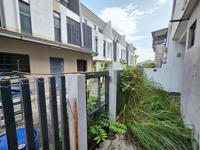 2-storey Terraced House for Sale in Laman Glenmarie (Shah Alam) - Aizuddin Ali - Exterior - PropertyGuru.com.my